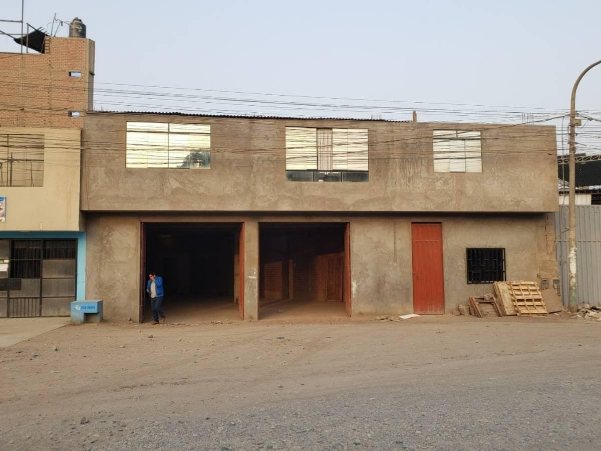 LOCAL COMERCIAL MULTIPROPÓSITO FRENTE AL PARADERO FAMESA Id: 3 7 9 2 3 - 1