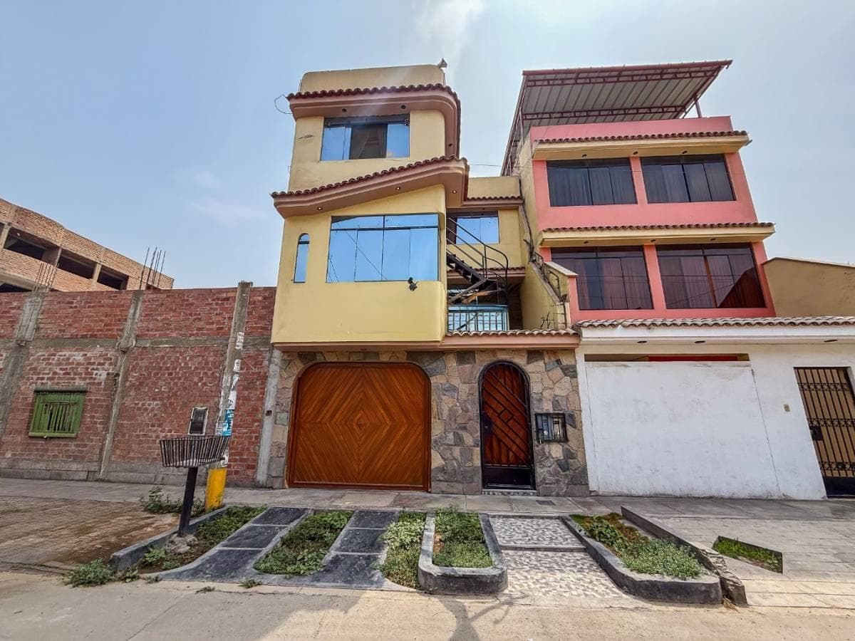 VENTA DE CASA EN URB. LUCYANA, CARABAYLLO ID: 3 6 8 8 3 - 1