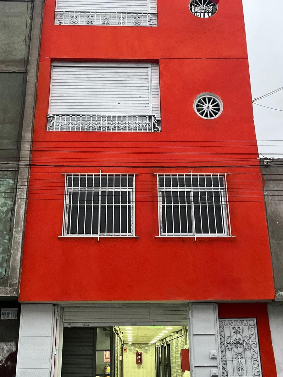 ALQUILER DE EDIFICIO DE 4 PISOS PARA ALMACENES Y/O TALLERES GAMARRA CUADRA 1 CON GRAU - 1