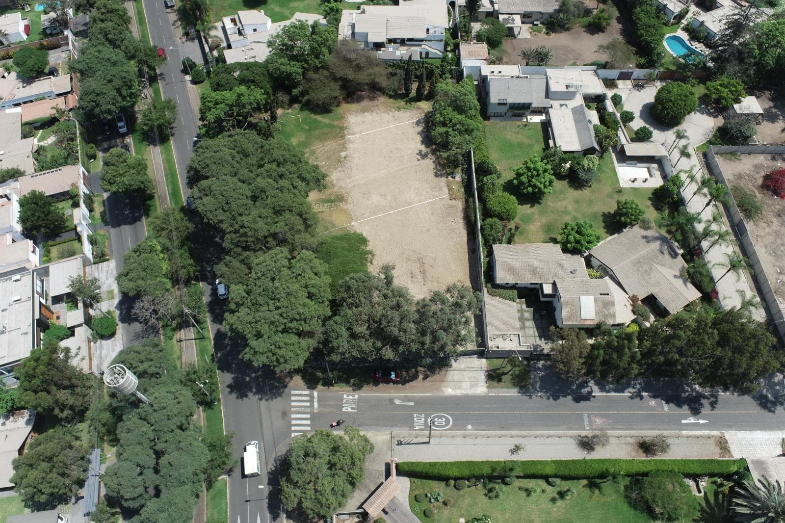 Vendo terreno en esquina, cerca a Club Rinconada - 1