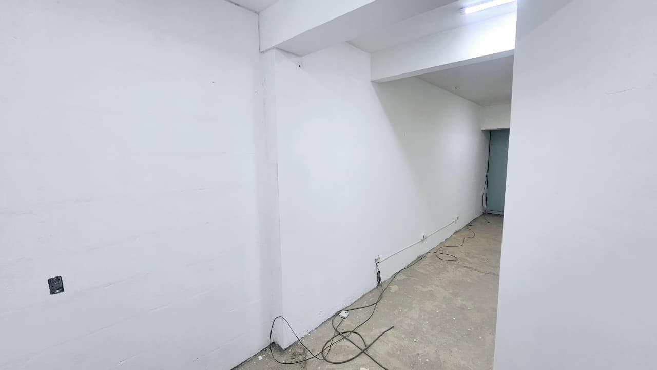 LOCAL EN VENTA IDEAL PARA INVERSIONISTAS - 90 m2 - EN GRIS - ENTREGA INMEDIATA - 2