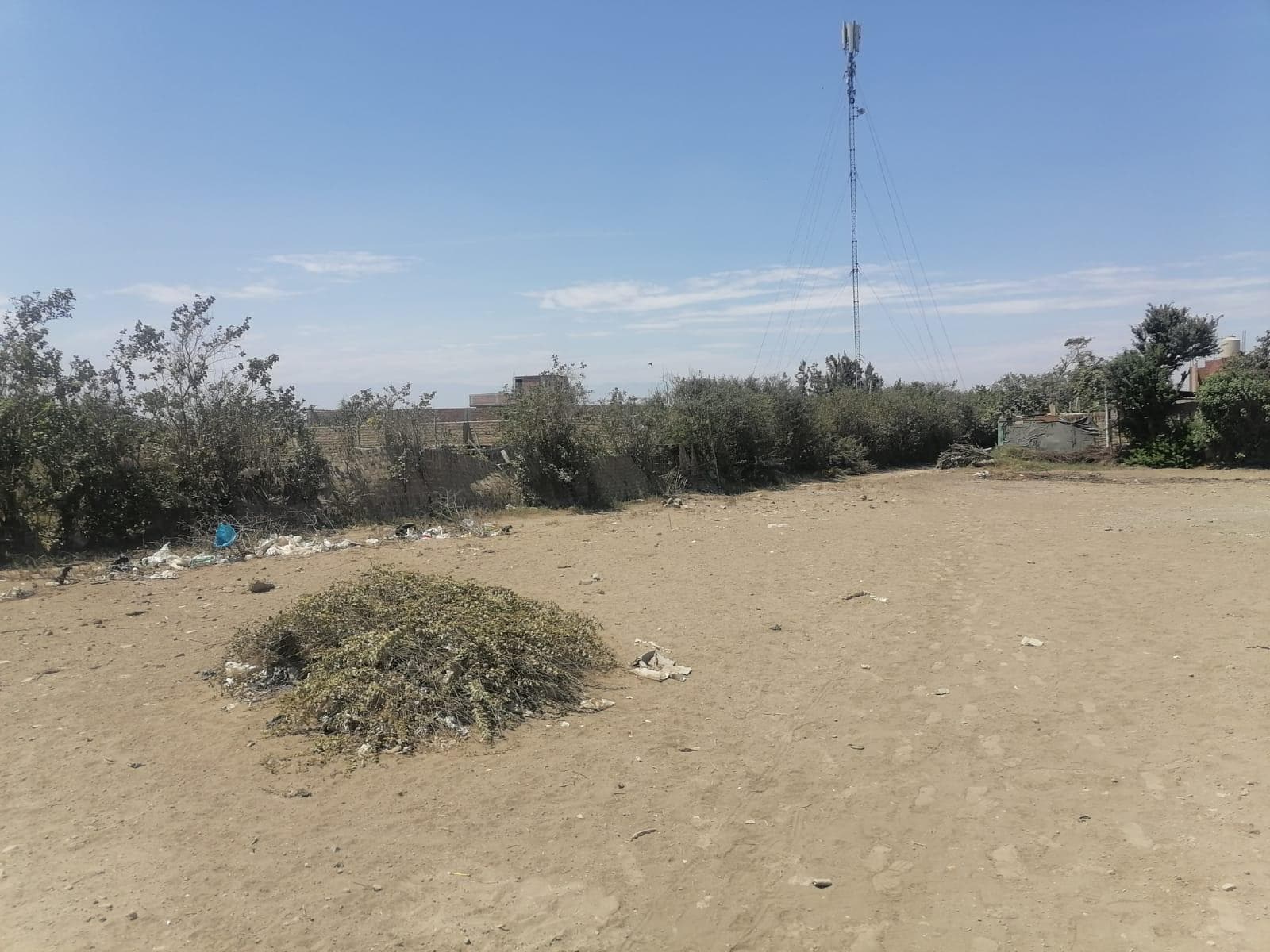 VENTA TERRENO 140 METROS EN AV 28 DE JULIO CON CENTENARIO EN HUACHO - 2