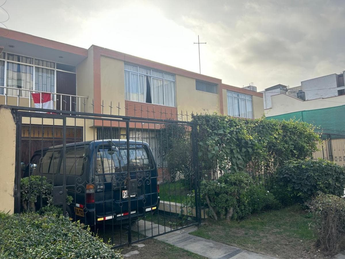 Venta Casa como Terreno para Proyecto Inmobiliario, San Borja - 1