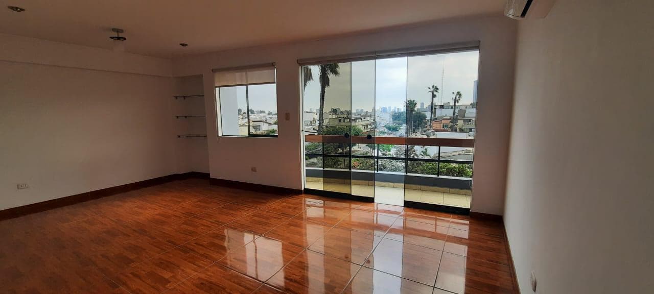 Duplex en excelente ubicación, cerca al Pentagonito, esquina de Las Artes Norte con Verrochio - 1