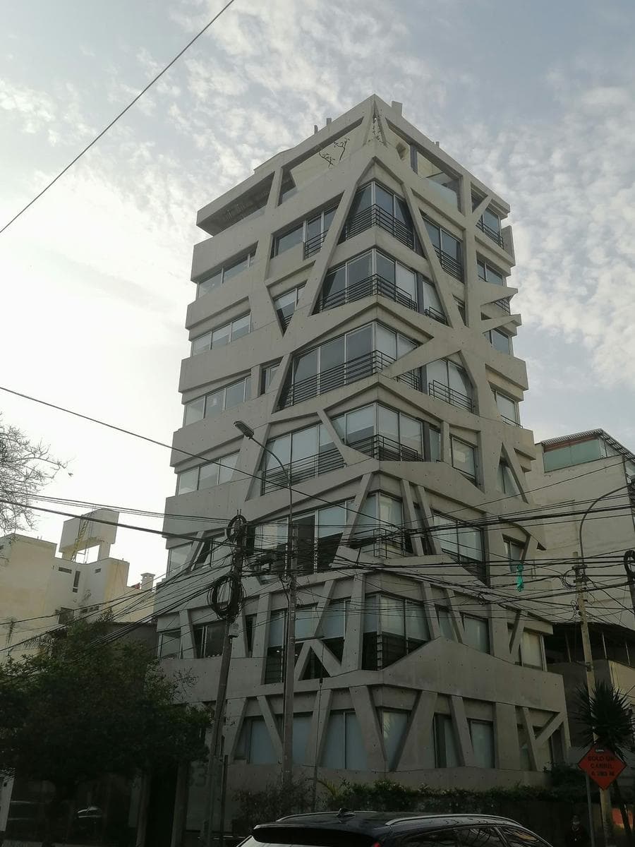 ESTACIONAMIENTO EN LA MEJOR ZONA DE MIRAFLORES - 2