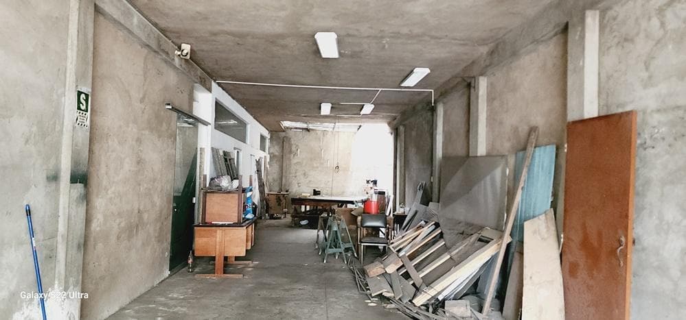 Venta de Local, almacen, 180m2, calle Manuel Cisneros, La Victoria, techo doble altura. - 1
