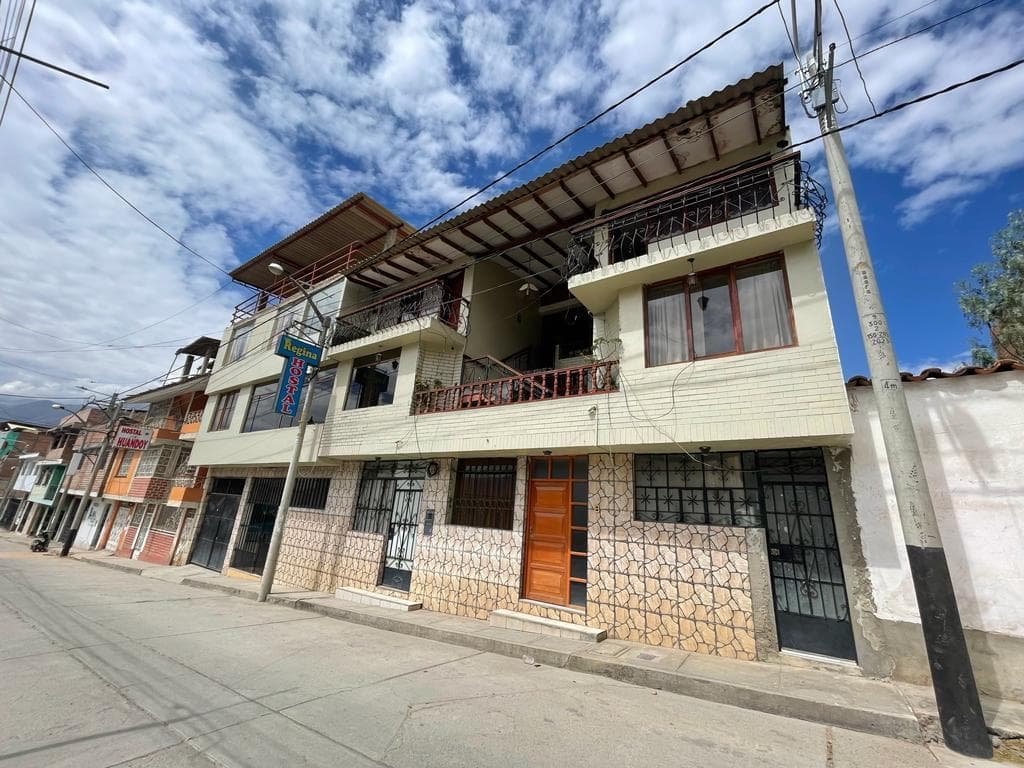 Venta de Hotel de 4 Pisos en Caraz-Huaraz - 1