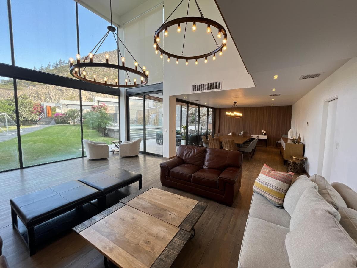 Venta de Casa en Cieneguilla con Piscina en Condominio La Quebrada - 1