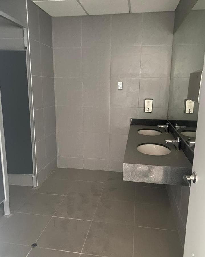 Alquiler Oficina Semi Implementada 240 m2 en La Molina - 2