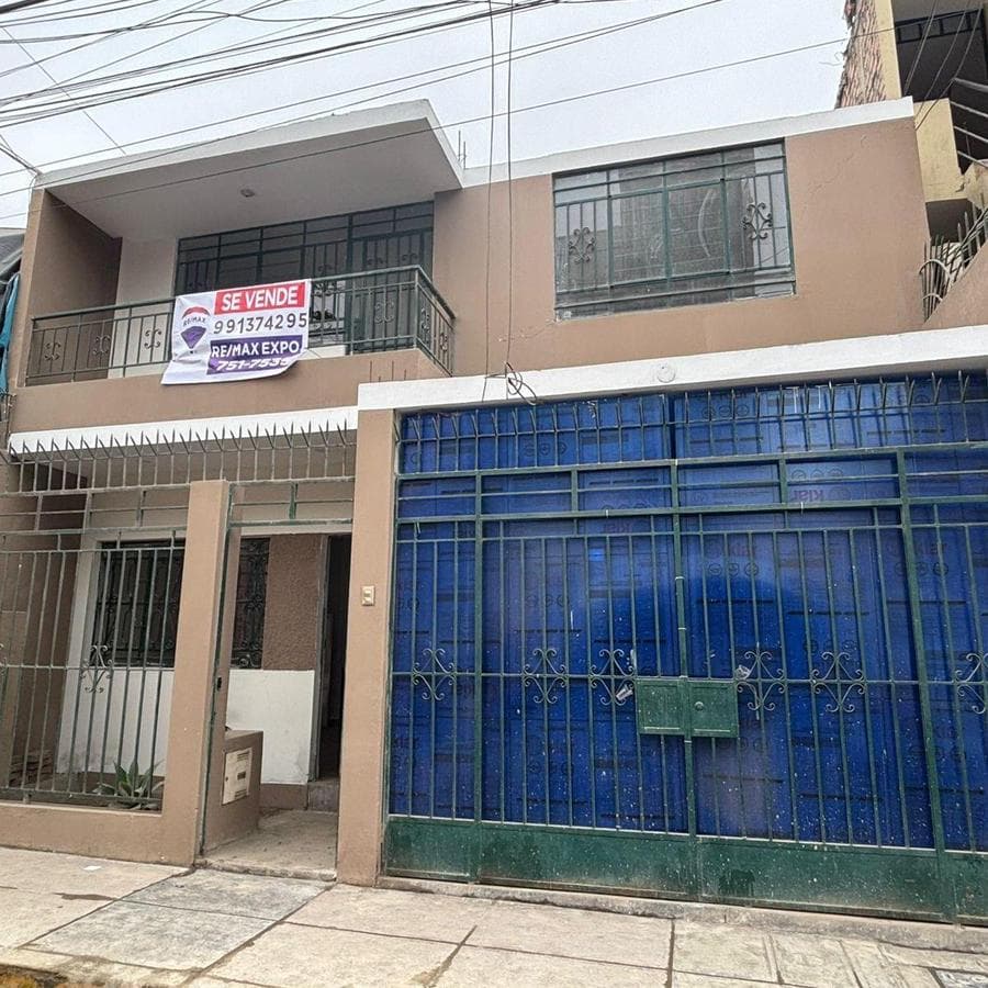 VENTA DE CASA EN COMAS A VALOR TERRENO - INVERSION - 1