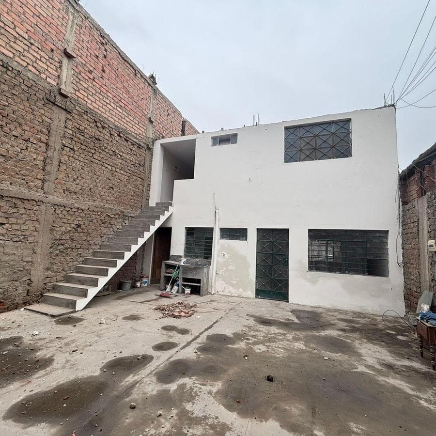 VENTA DE CASA EN COMAS A VALOR TERRENO - INVERSION - 1