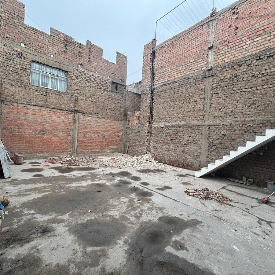 VENTA DE CASA EN COMAS A VALOR TERRENO - INVERSION - 2