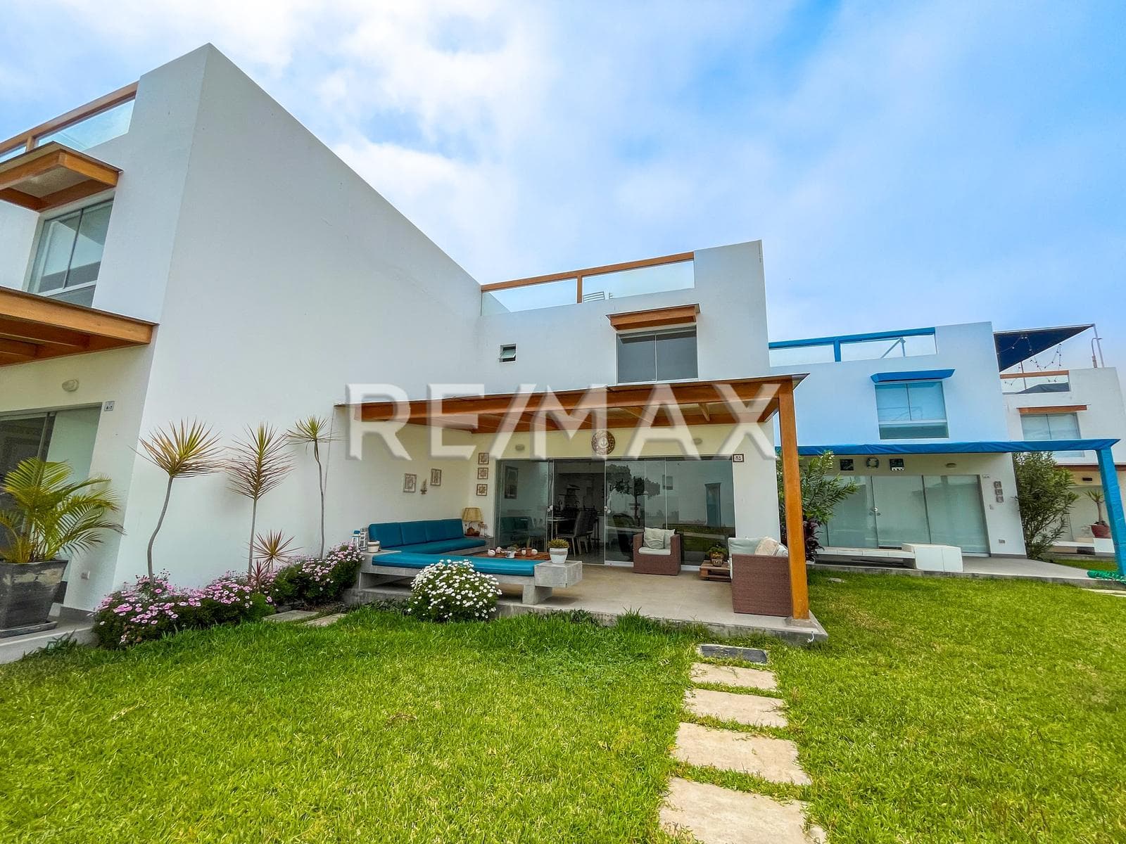 Se Vende Linda Y Amplia Casa De Playa En Condominio Kentia Puerto Viejo Km 71 Panamericana Sur. - 1