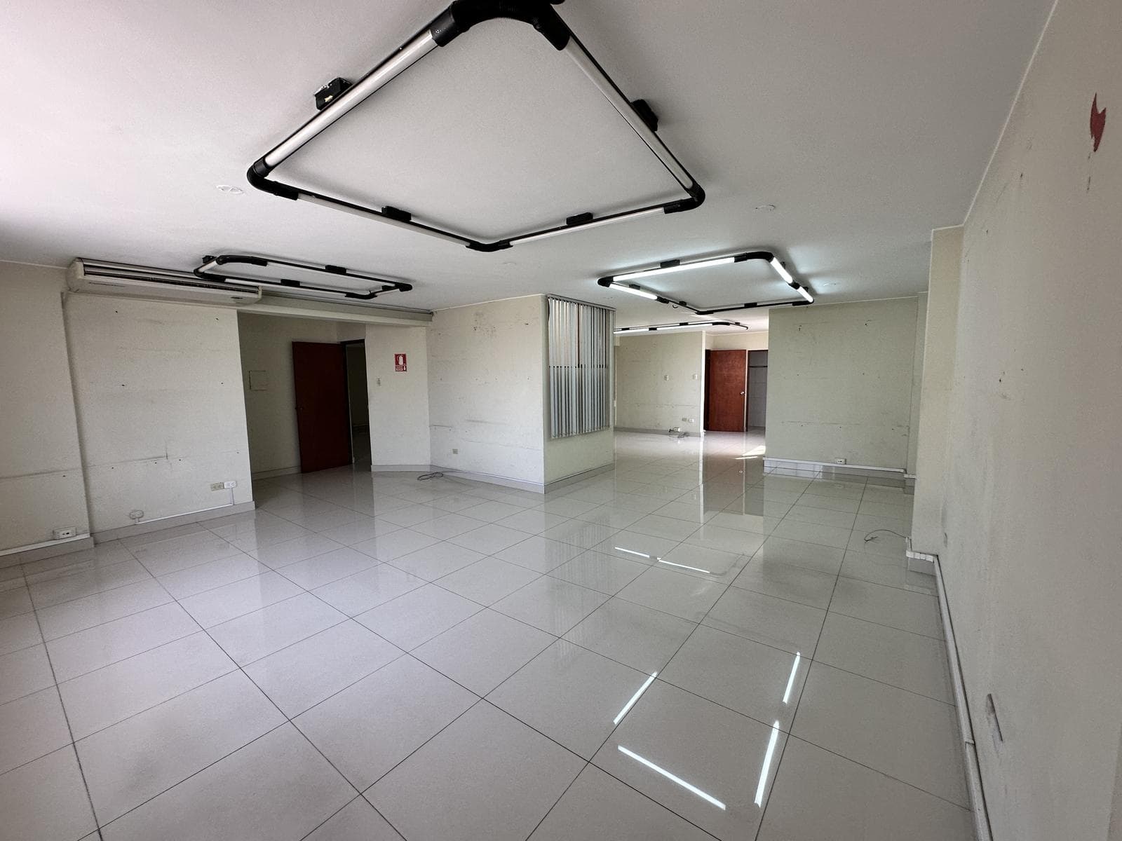 Vendo Edificio de Oficinas en Calle Soledad 3, Piso 1, Lince - 2