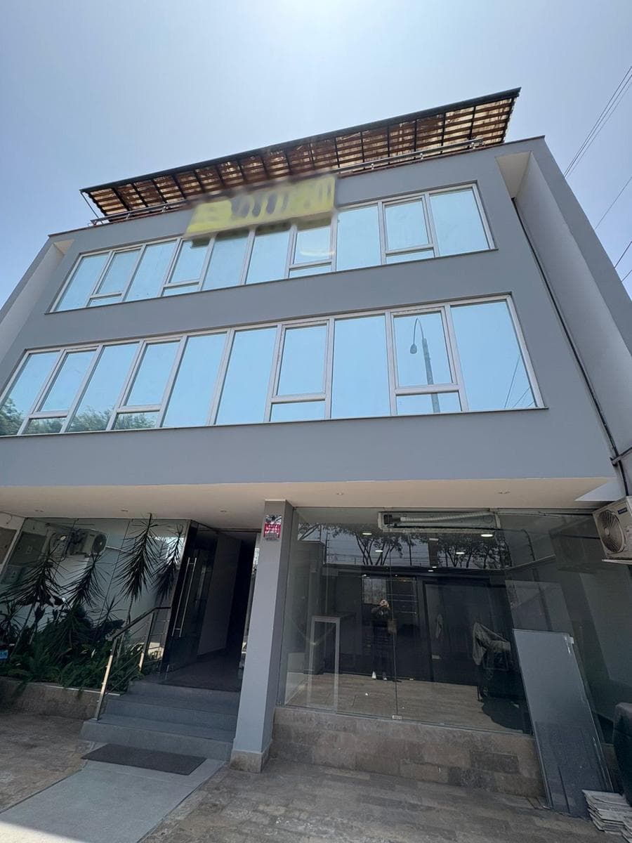 OFICINA EN ALQUILER EN EXCELENTE UBICACION - 1