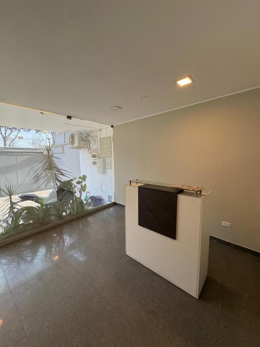 OFICINA EN ALQUILER EN EXCELENTE UBICACION - 2