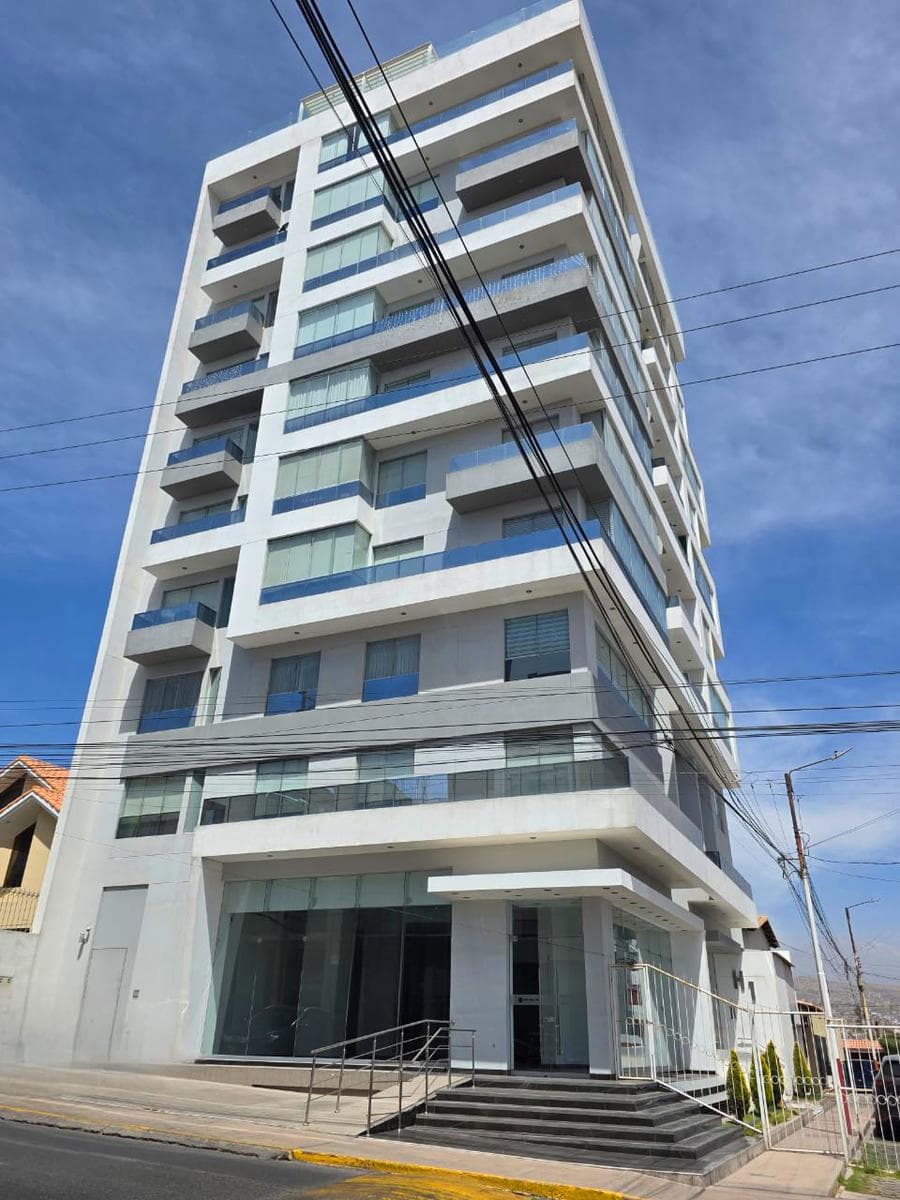 CAYMA TOP: LOCAL COMERCIAL DE 250 M² EN ESQUINA SOBRE AV. BOLOGNESI — IDEAL PARA MARCAS LÍDERES - 1