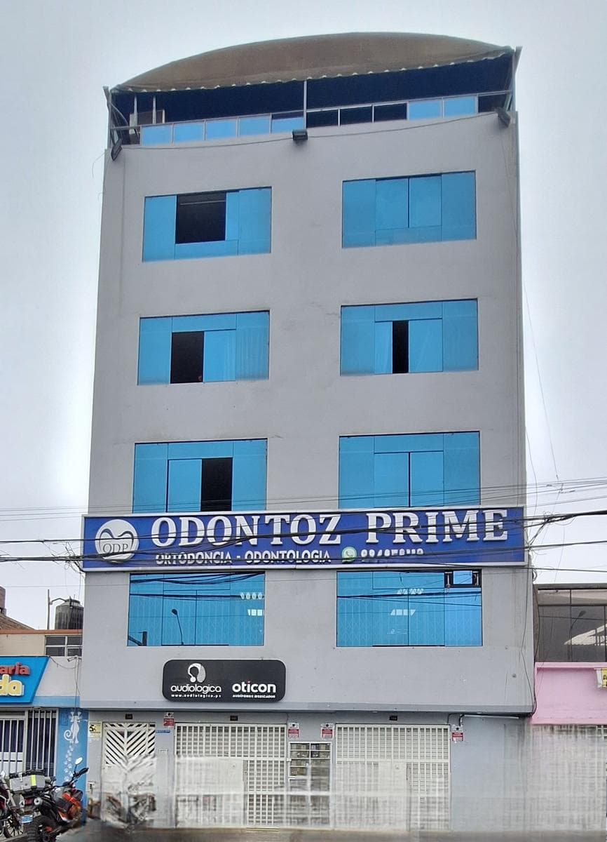 Local en Los Olivos, cuadra 11 de Av. Carlos Izaguirre - 1