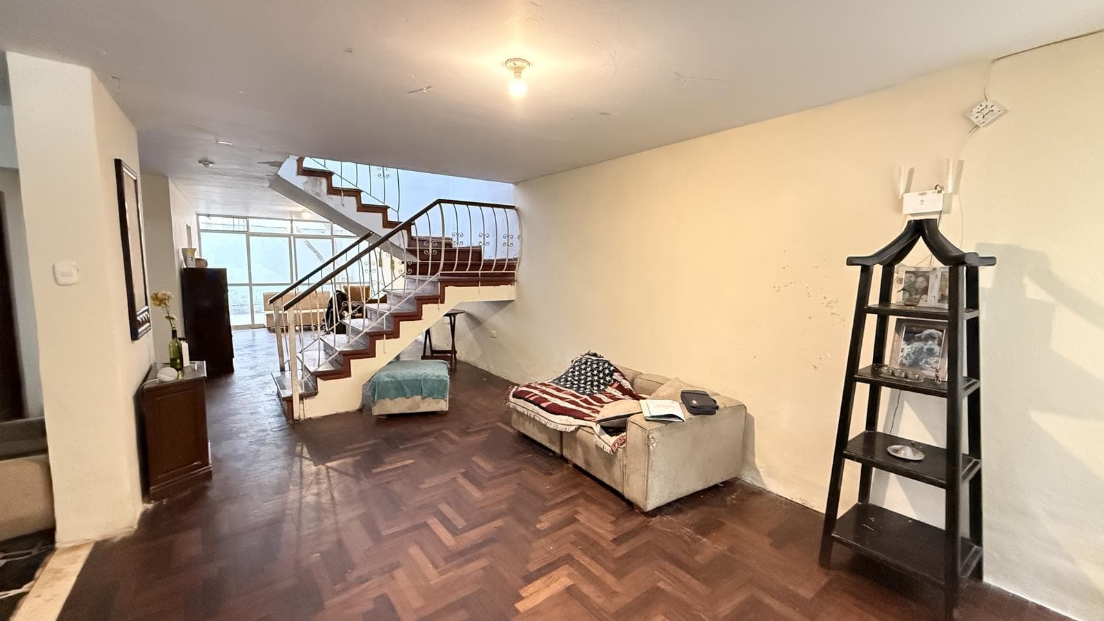 Venta De Casa De 3 Pisos En Psj. Nauta,A La Perla - 1