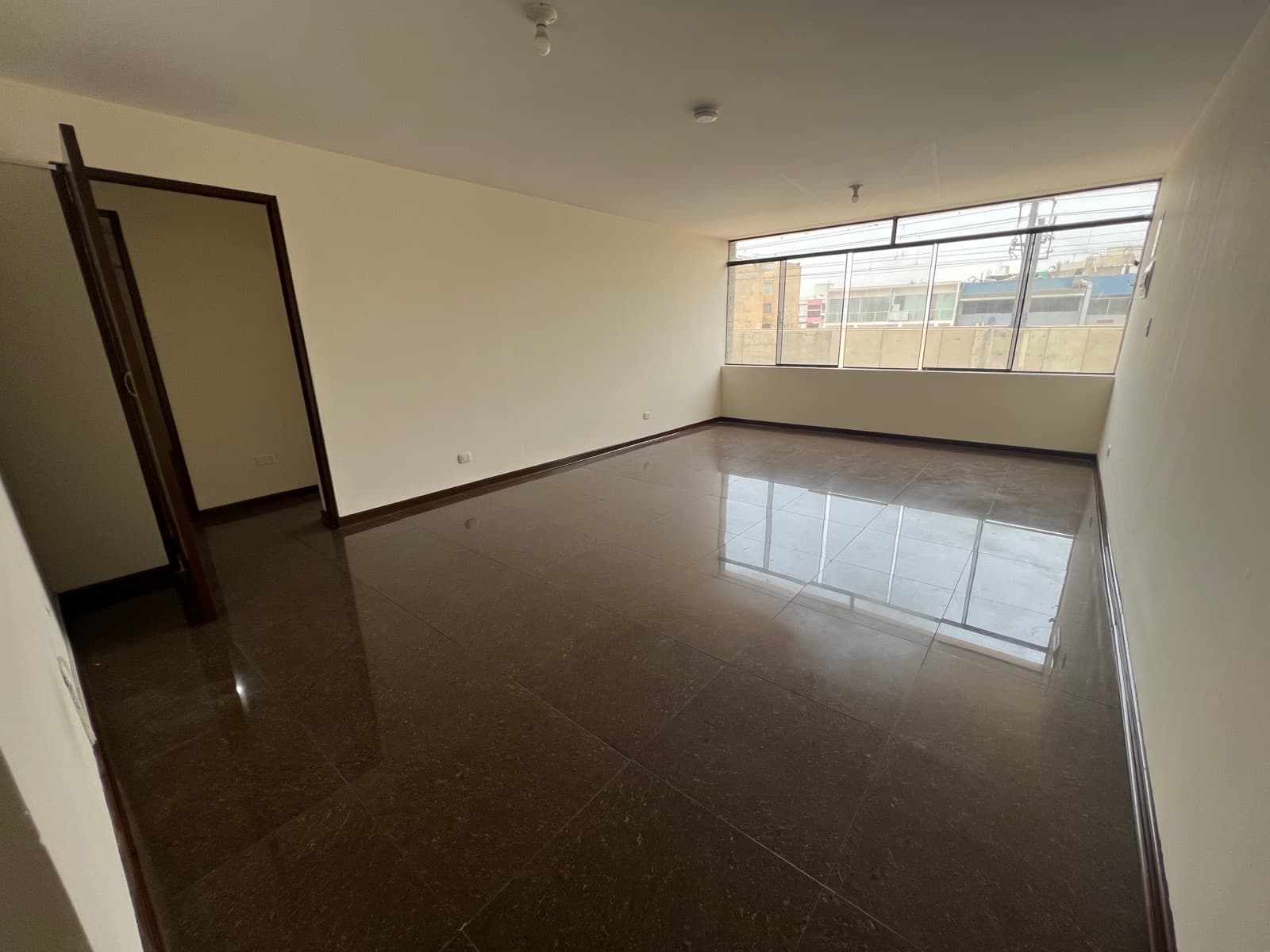 ALQUILER DE OFICINA DE 90M2 EN SAN BORJA CON 4 AMBIENTES - 1