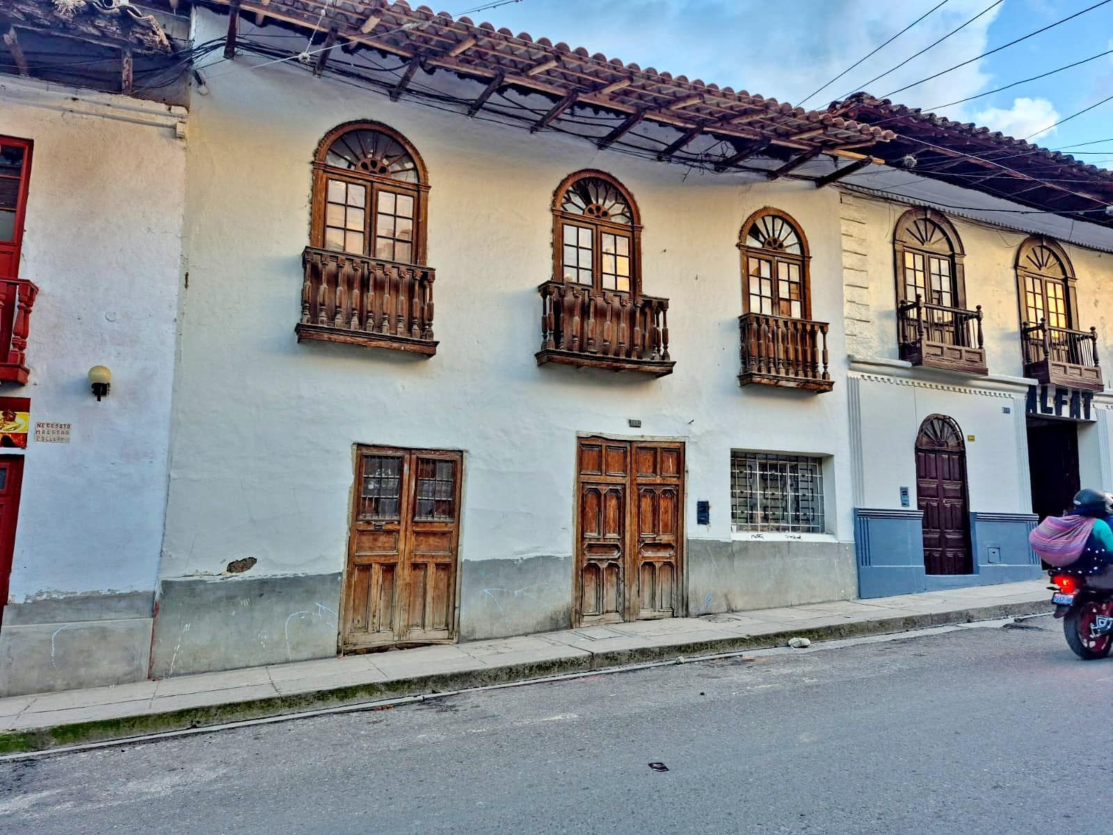 Venta de Casa en Esquina – Jr. José Gálvez, Zona San Pedro, Cajamarca - 1