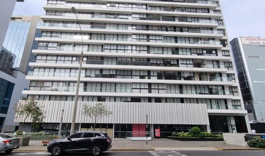 Local comercial en San Isidro Empresarial (semi sotano) - 1