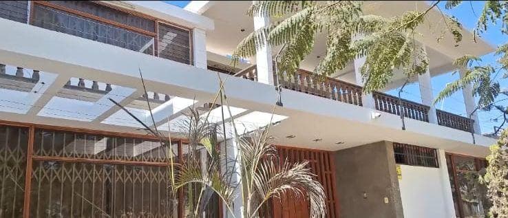 Vendo Linda Casa Frente a Parque en Calle Baltazar Caravedo 1, Urbanizacion Luren, Ica - 2