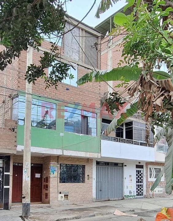 Vendo Departamento Frente A Parque En El Agustino - 1