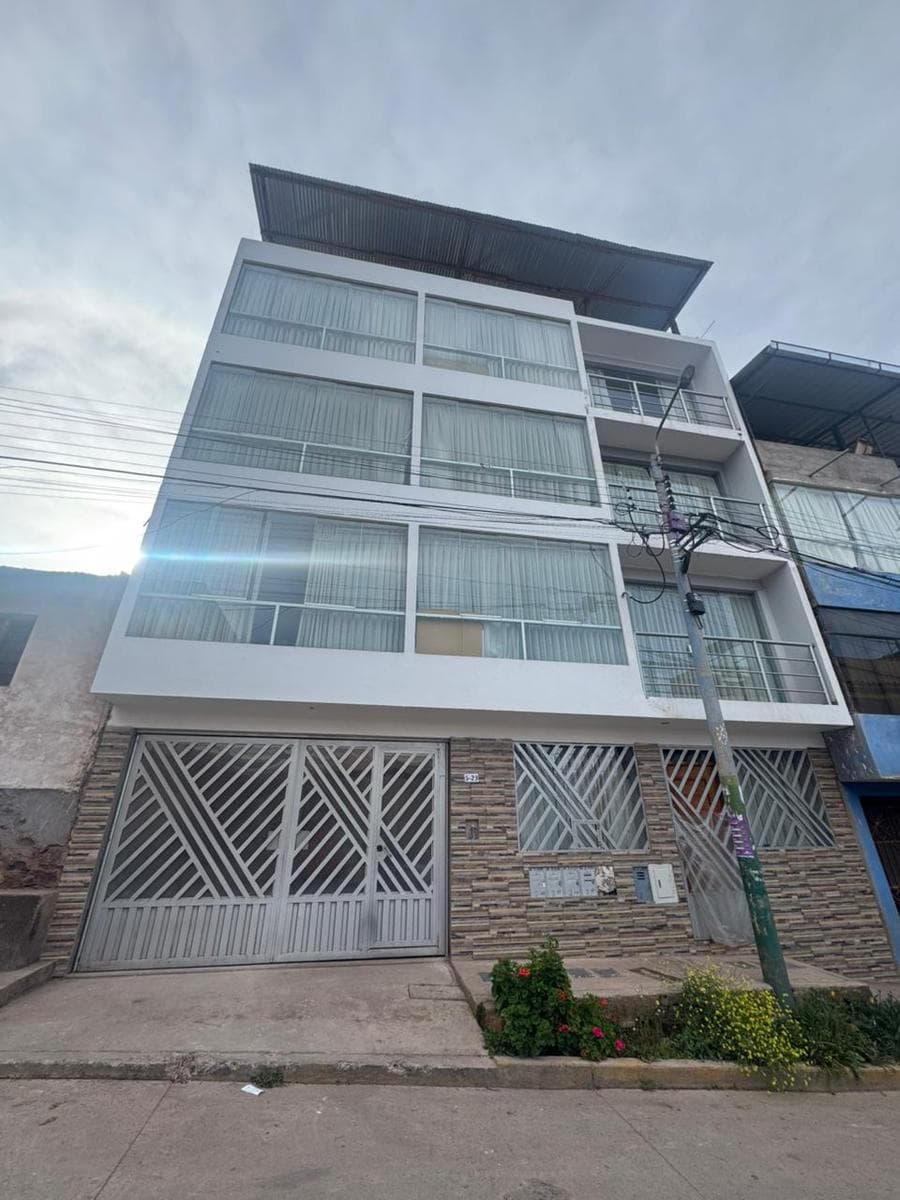 Casa de 4 pisos en venta - 1