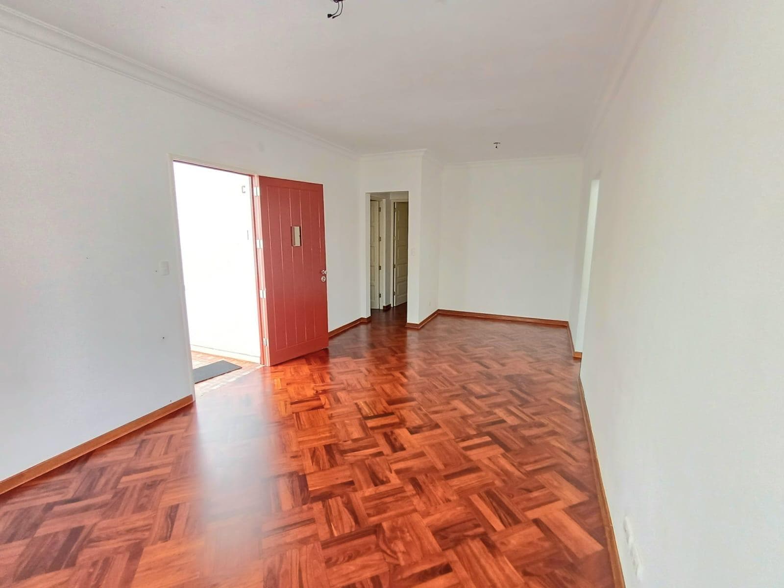 DEPARTAMENTO EN QUINTA – MIRAFLORES LUMINOSO, ACOGEDOR Y CON MANTENIMIENTO INCLUIDO - 1
