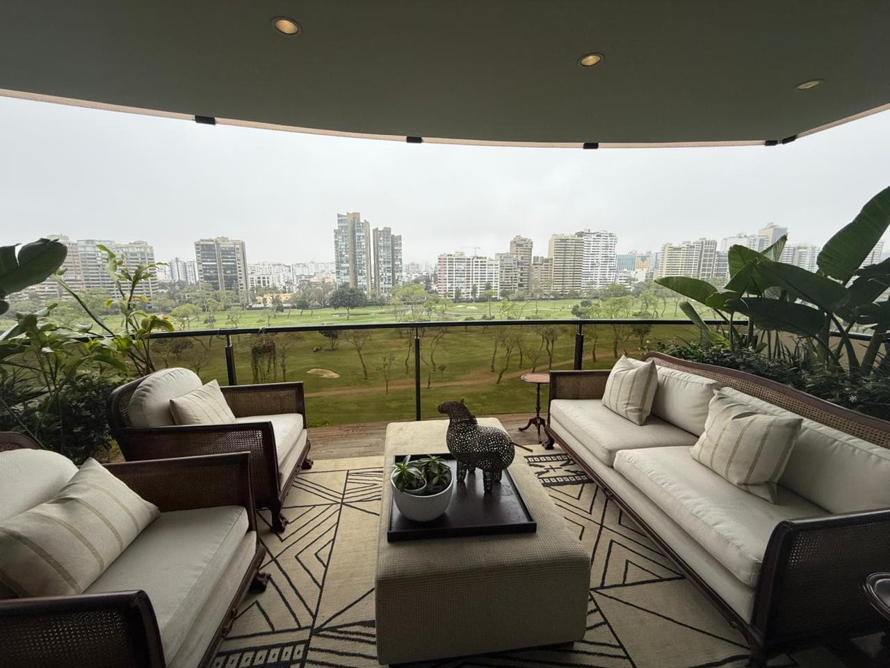 Fino departamento frente al golf de San Isidro en venta - 1