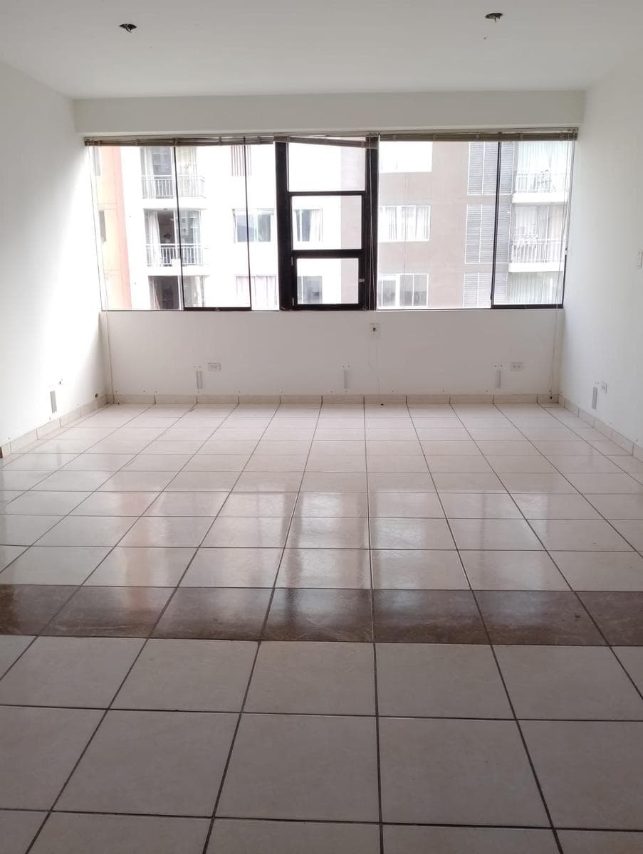 Alquiler De Oficina En 8Vo Piso En Cercado Lima - 1