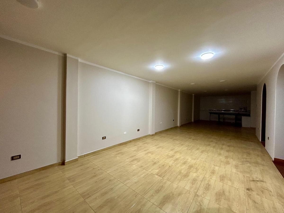 ALQUILO CASA PARA EMPRESAS O INSTITUCIONES EN VICTOR LARCO - TRUJILLO - 2