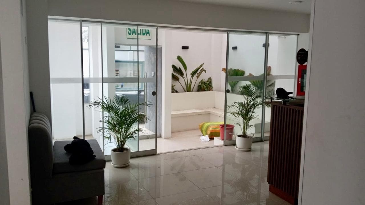 Edificio Comercial en Miraflores - 2