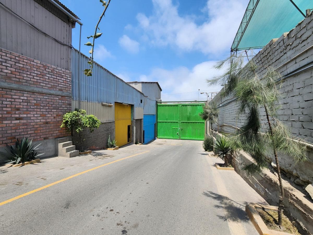 LOCAL INDUSTRIAL 1,946.15 m² | SEGURIDAD - 1