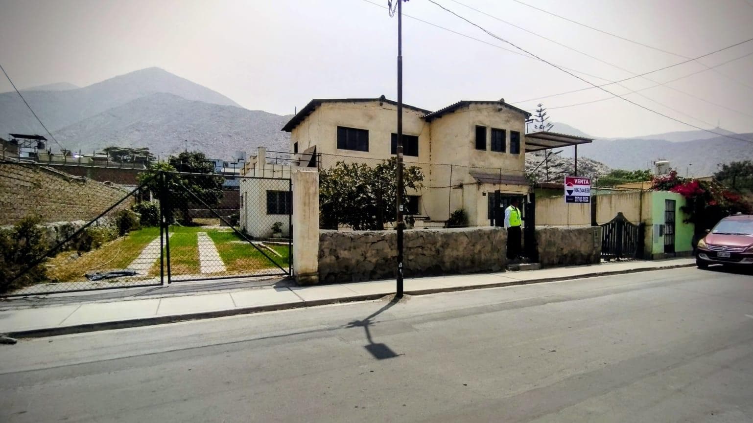 VENTA DE CASA COMO TERRENO EN LA MEJOR ZONA DE CHACLACAYO - 1