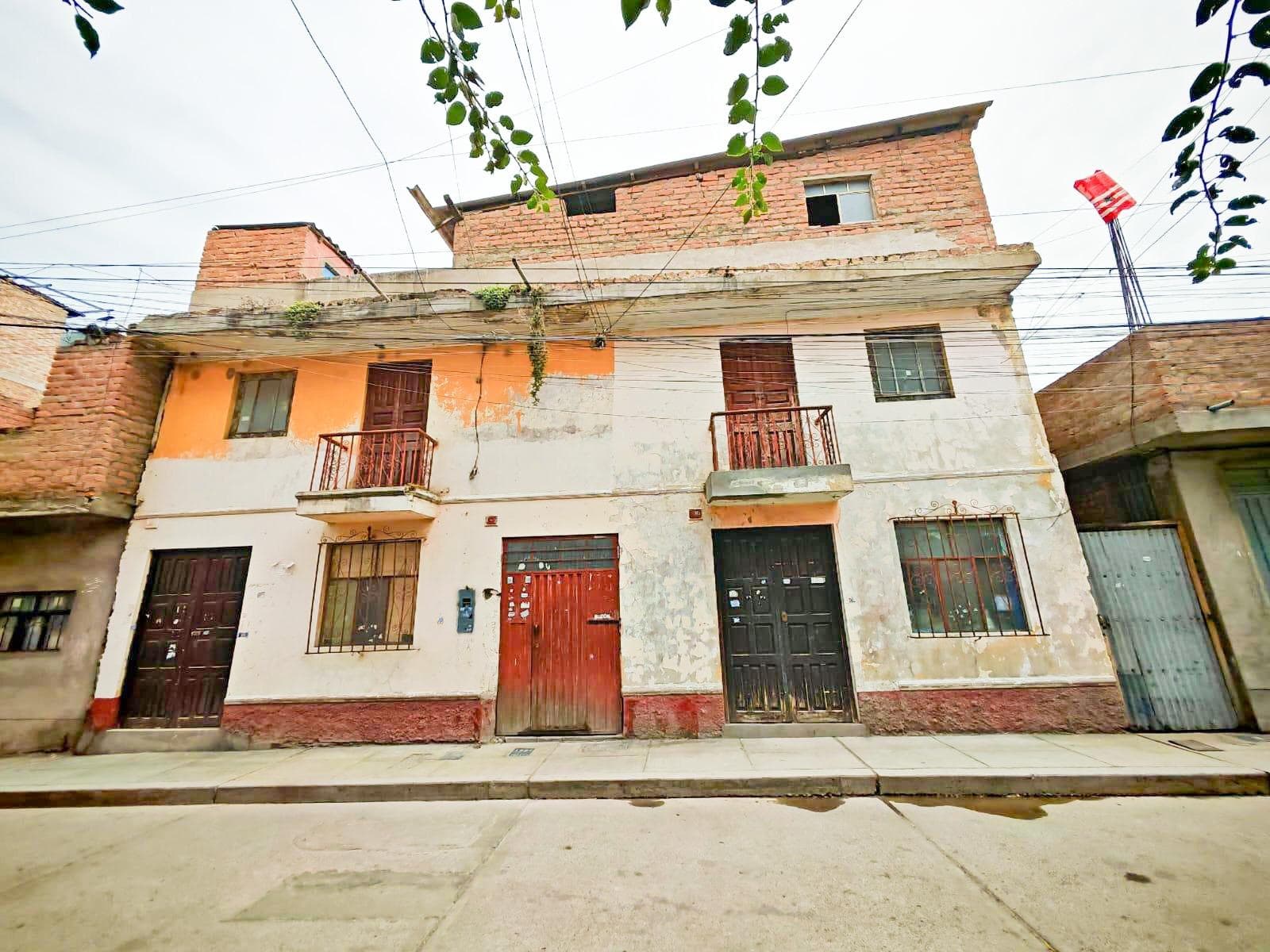 Venta de Casa a Precio de Terreno a Pocas Cuadras del Parque Magdalena, Ayacucho - 1