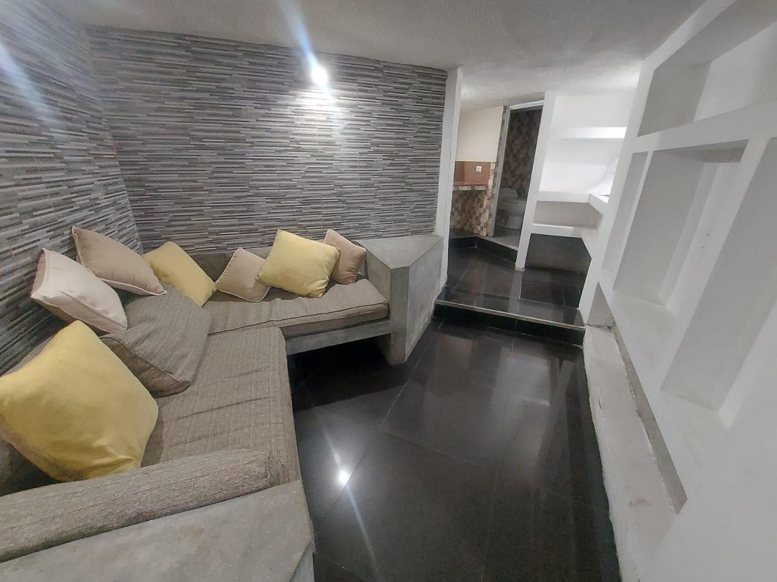 Venta de Duplex residencial y local Comercial en Av. Brasil - 1