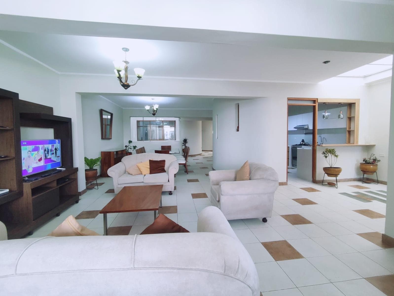 ALQUILER DE DEPARTAMENTO AMOBLADO A PASOS DEL PARQUE INGENIEROS – AYACUCHO - 1