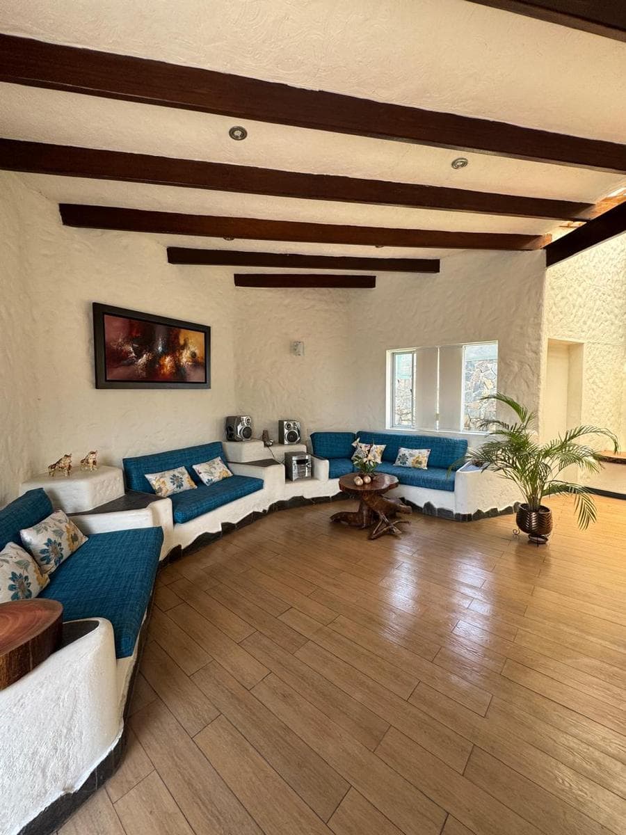 Casa de 1,000 m² en La Molina, ideal para quienes buscan amplitud, seguridad y confort. - 1