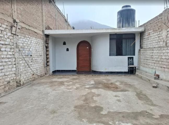 Venta de Casa Como Terreno en Manchay - 1