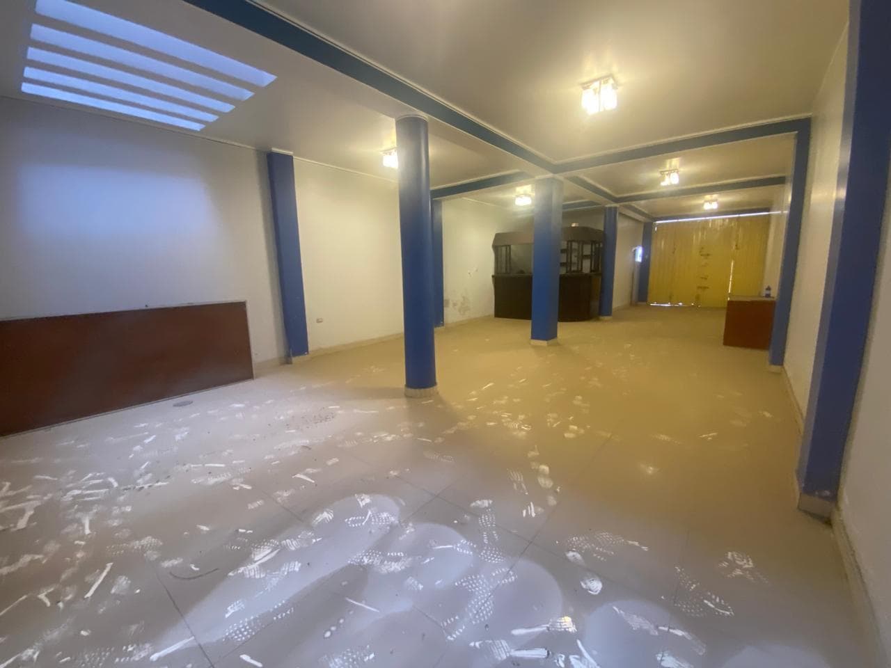 VENDO CASA DE 4 PISOS CON ESCALERA EXTERNA - 2