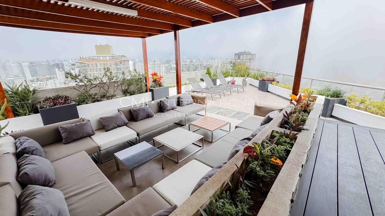 Duplex penthouse con terraza en el malecón de Miraflores. - 1