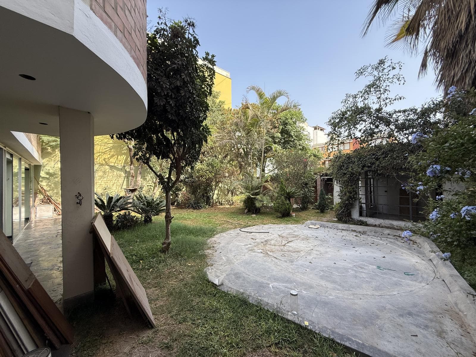 OPORTUNIDAD, SE VENDE HERMOSA PROPIEDAD EN SAN BORJA 415 MT2 AMPLIO JARDIN - 1