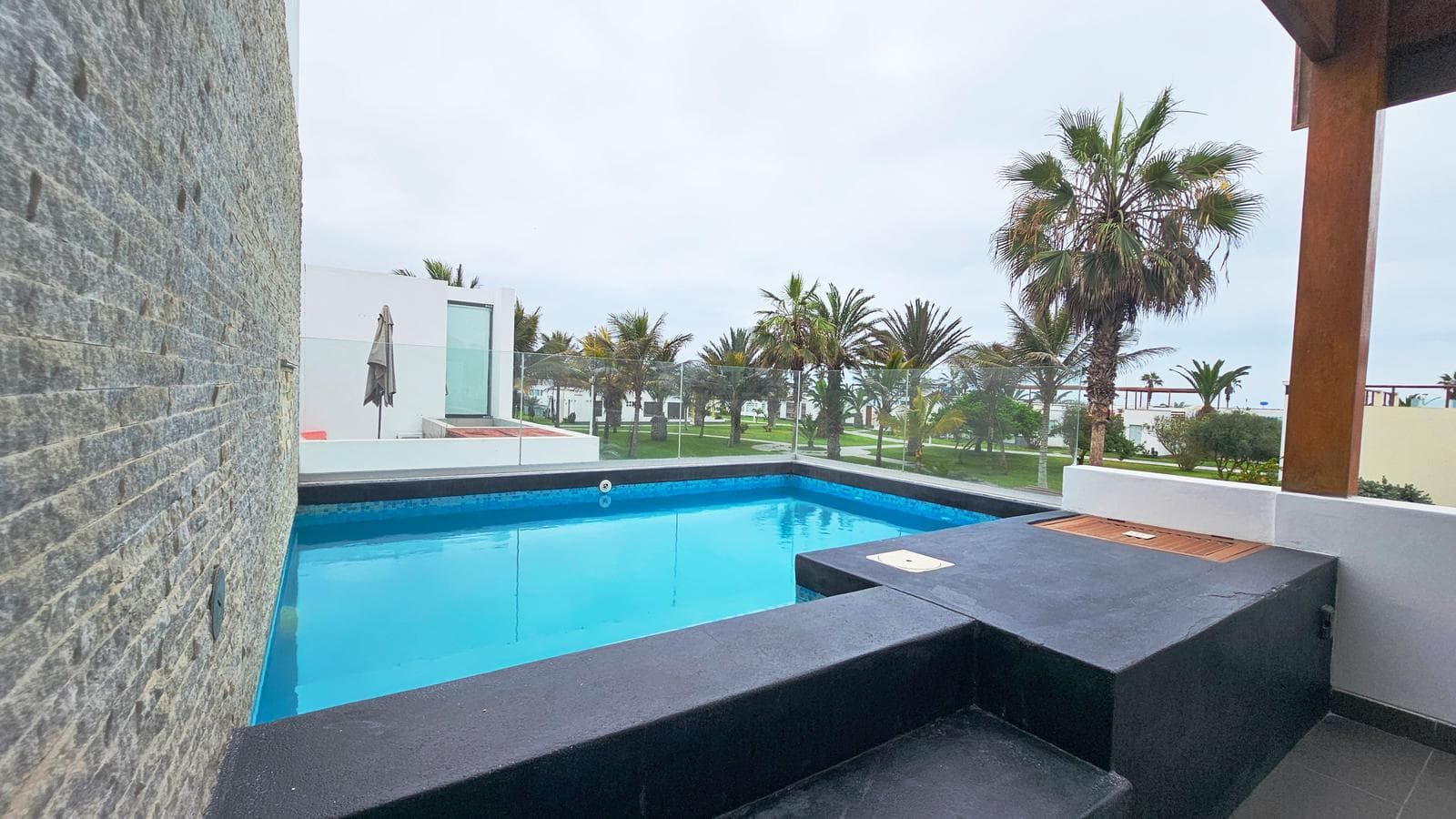 Venta de Casa Playa Tres Islas- km68 - 6 dorm. 3 Terrazas-BBQ-Piscina-295m2asa - 1