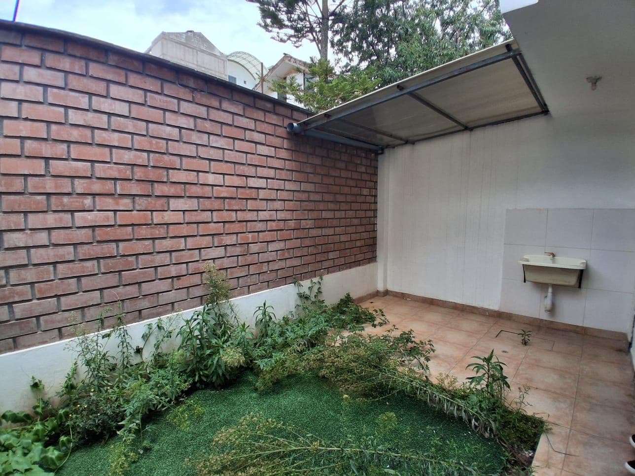 CASA EN VENTA DE 3 PISOS EN DETRAS DEL TEMPLO DE SANTA RITA - LARAPA - 2