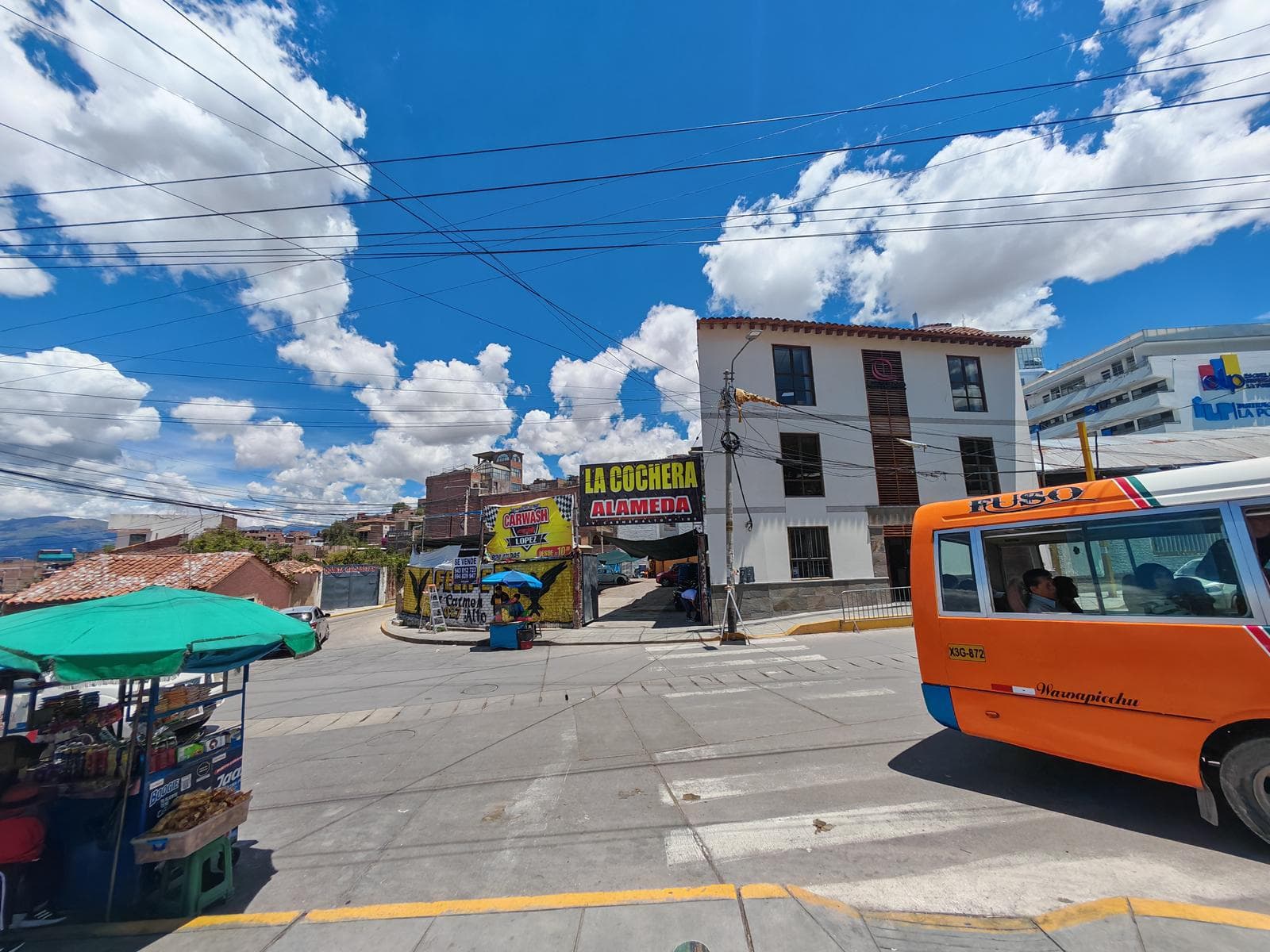 VENTA DE LOCAL COMERCIAL EN ESQUINA FRENTE AL PARQUE ALAMEDA VALDELIRIOS, AYACUCHO - 2