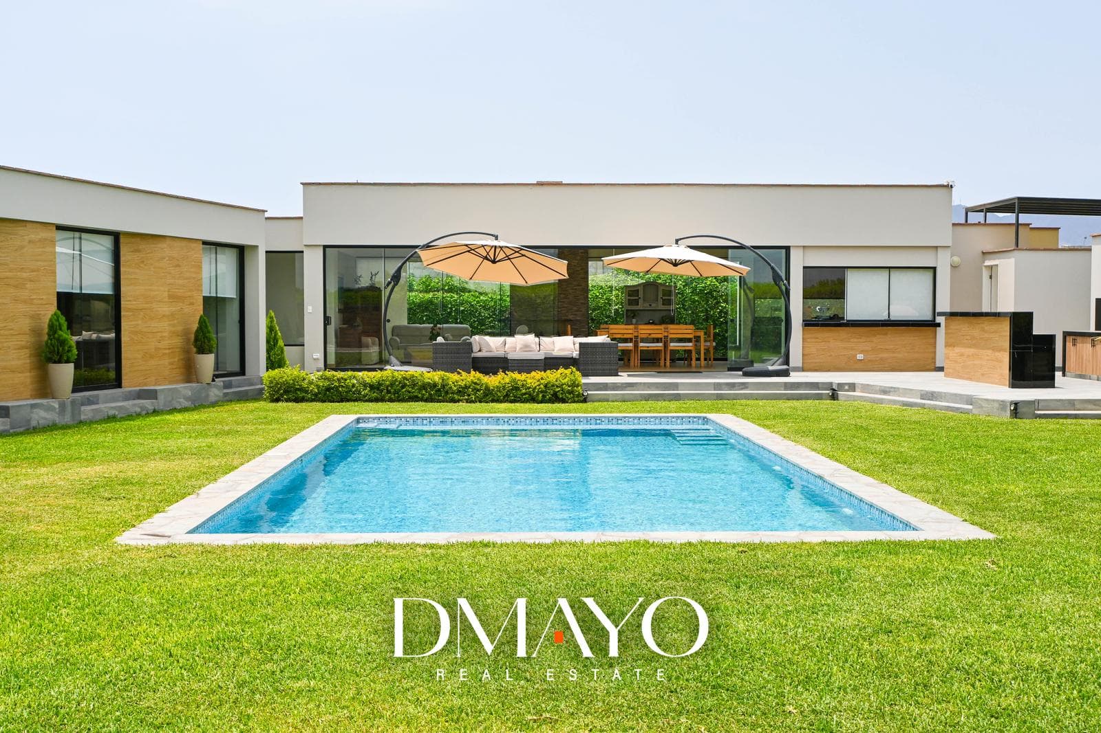 Moderna casa de campo en venta con 5 dormitorios en Quilmaná - 1