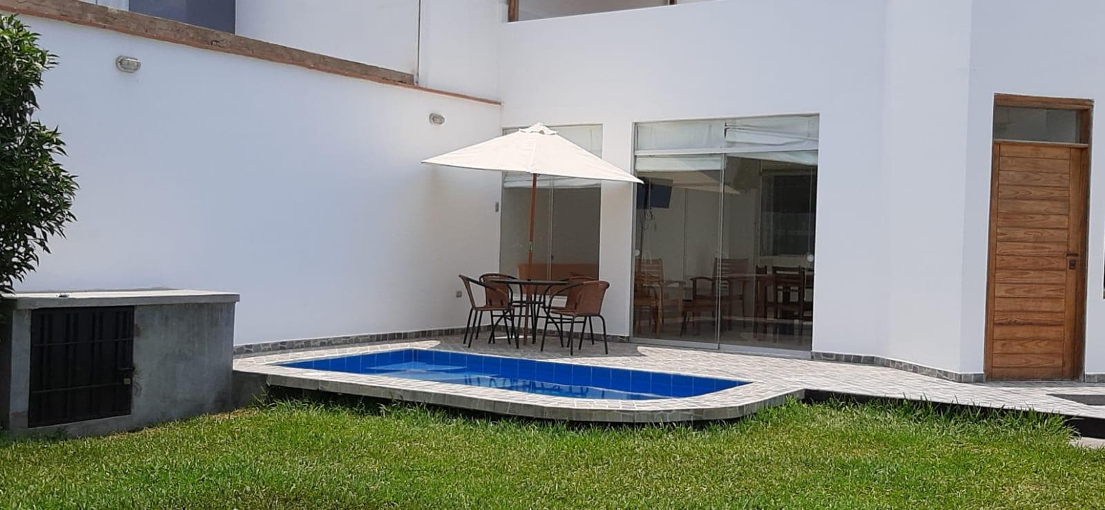 Casa en Venta 200m2-6 Hab.-4 Baños - 3 Estacion.-Piscina- Jardín- Parrilla- Terraza - 1