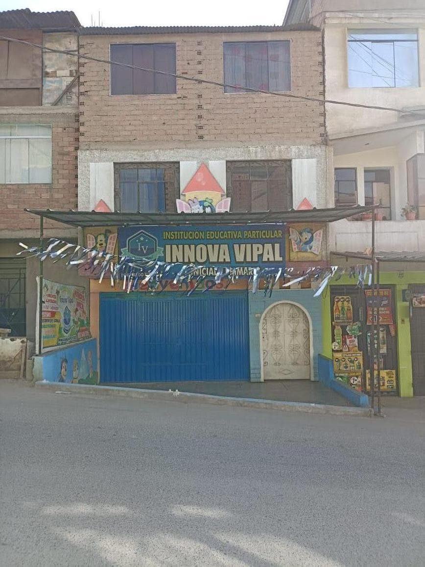 Venta de casa de 3 pisos en Huaycan-Ate - 1